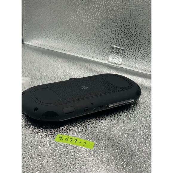 Black ps vita 2000 w/charger - Picture 6 of 7
